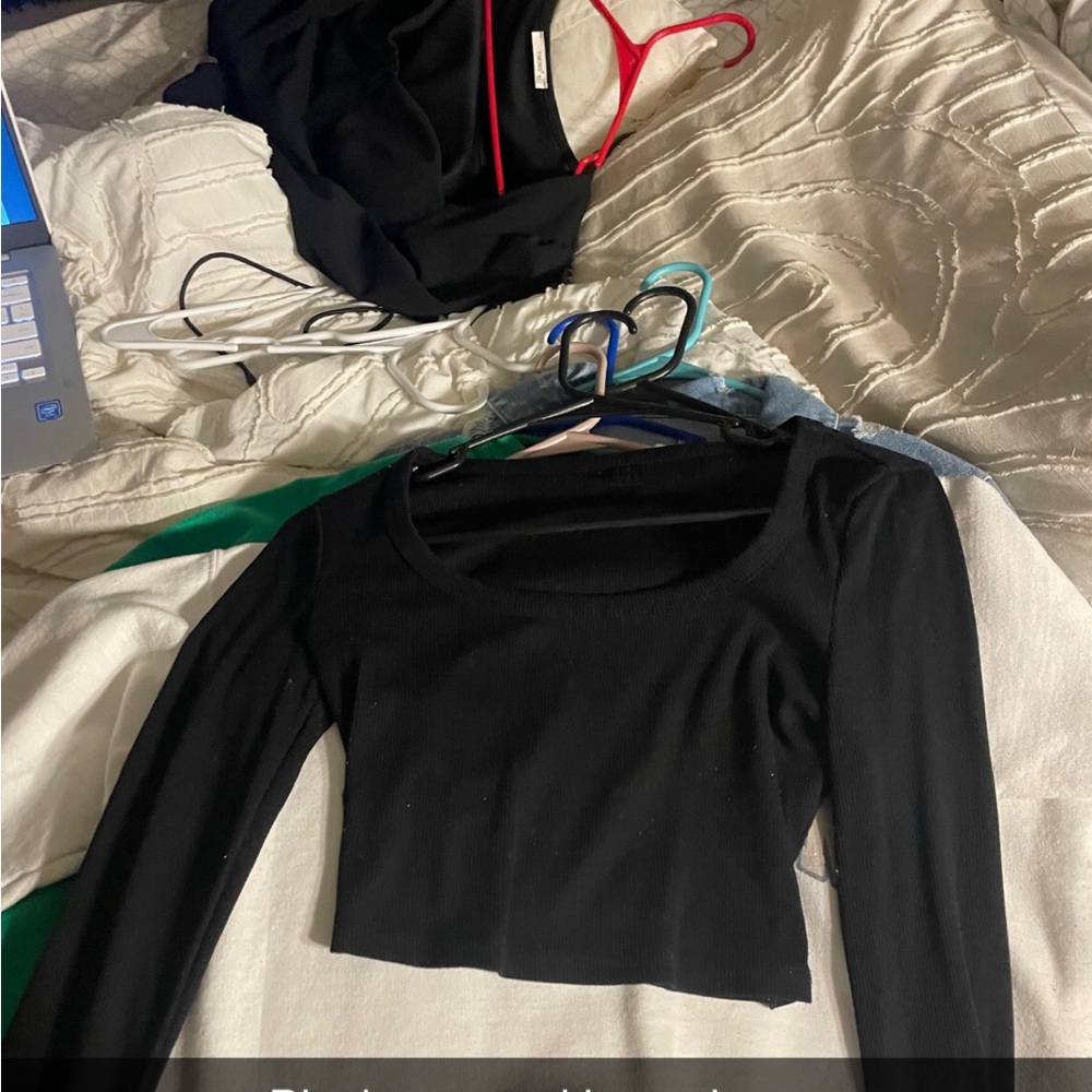 Black long sleeve cropped shirt
